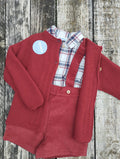 Conjunto de 3 piezas en color rioja con camisa escoces y pantalon corto de micropana.