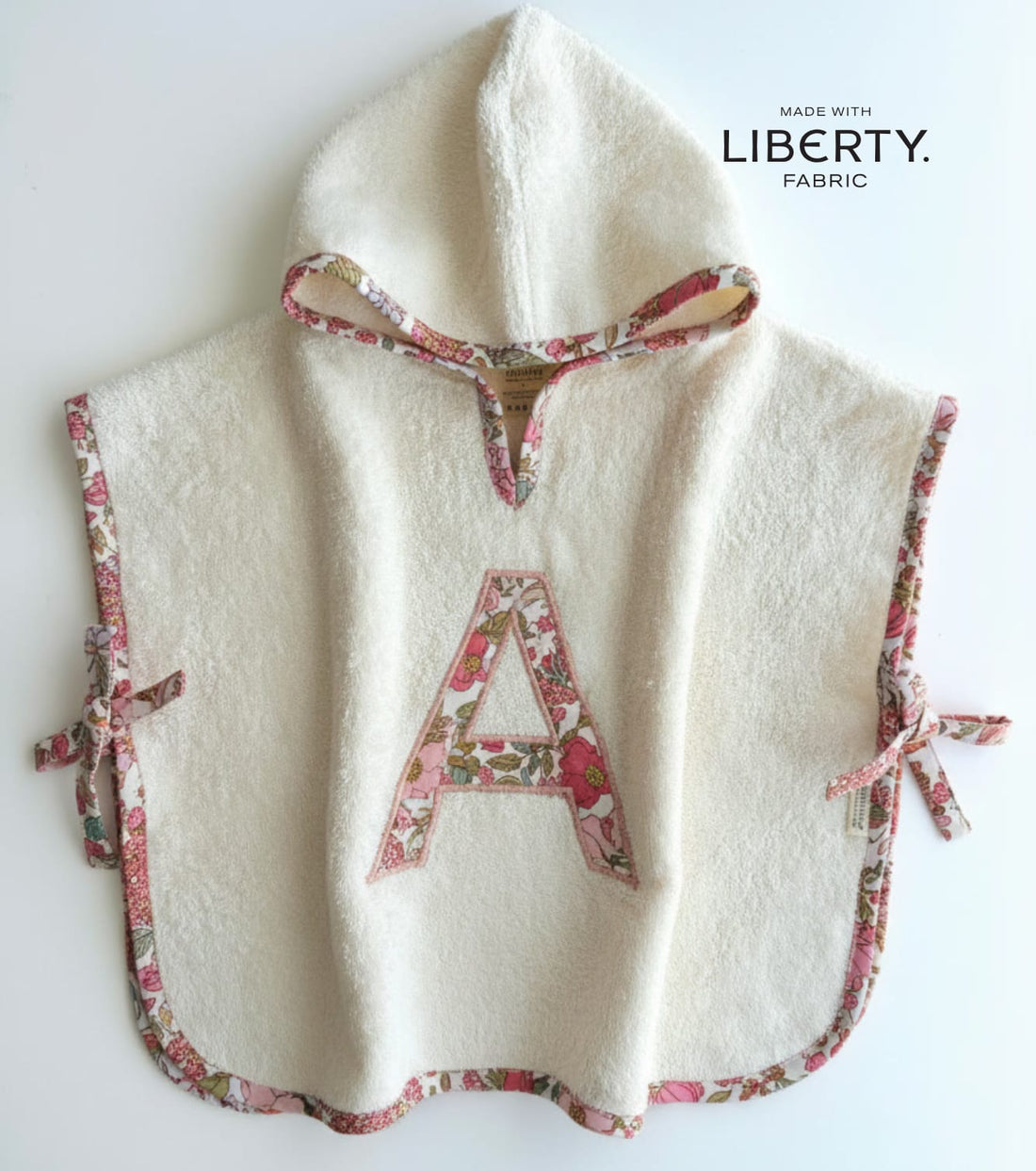 Poncho de playa personalizado infantil con inicial Flores Rosa Buganvilla