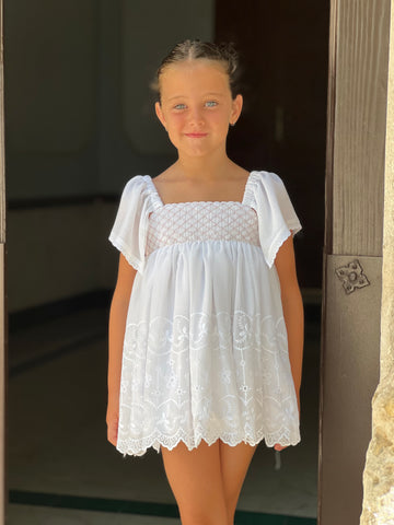 Vestido blanco bordado con lazada y braguita para niña | Bruma