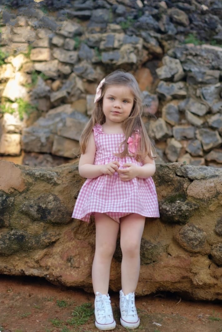 Jesusito en vichy rosa con tirantes fruncidos y braguita a juego en algodón 100%