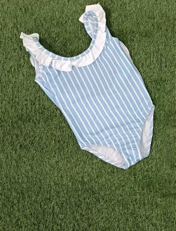 Bañador para niña en rayas azul celeste y blanco, con espalda en pico rematada con un lazo blanco