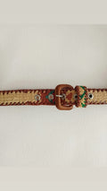 Descubre nuestros exclusivos cinturones elaborados artesanalmente, donde la suavidad del algodón se une a la resistencia y elegancia de la piel.