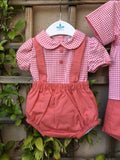 conjunto de bombacho color coral con tirantes y camisa vichy coral a juego con manga corta y cuello bebe