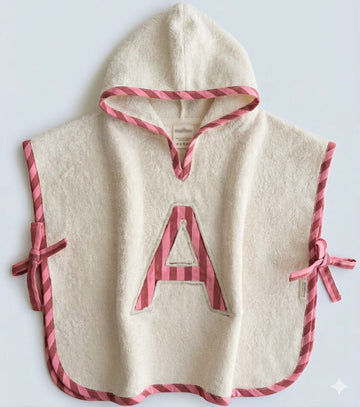 Poncho de playa personalizado infantil con inicial Marea Rayas Rosa