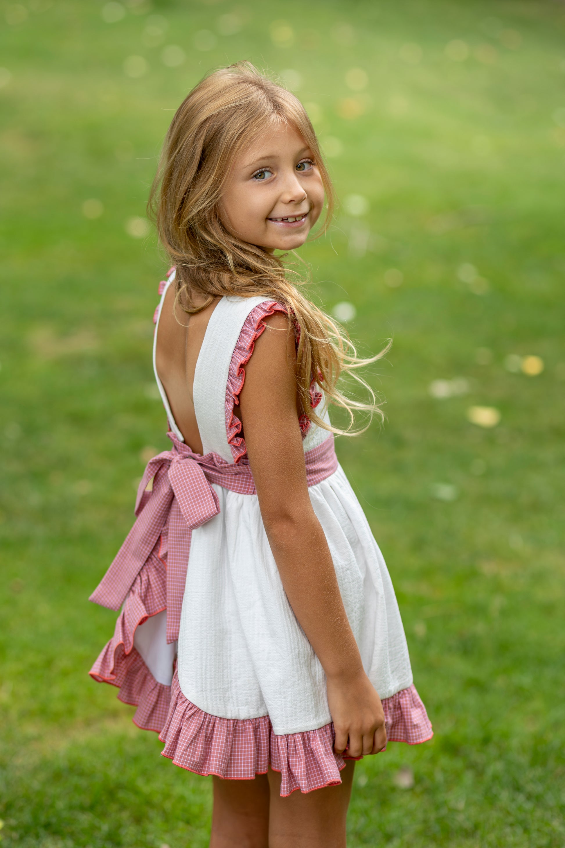 Detalle jesusito mandil vino niña vichy Aguasanta