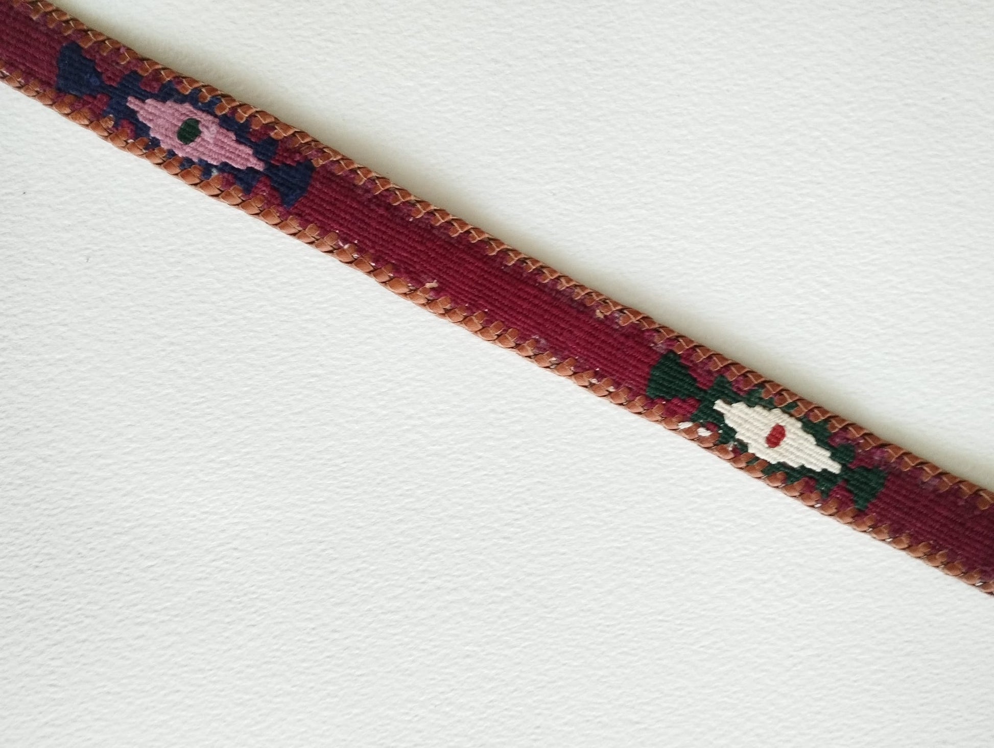 Aporta un toque especial a cualquier conjunto con estos cinturones únicos, creados para acompañar cada paso con estilo y comodidad.