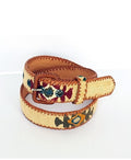 Descubre nuestros exclusivos cinturones elaborados artesanalmente, donde la suavidad del algodón se une a la resistencia y elegancia de la piel.
