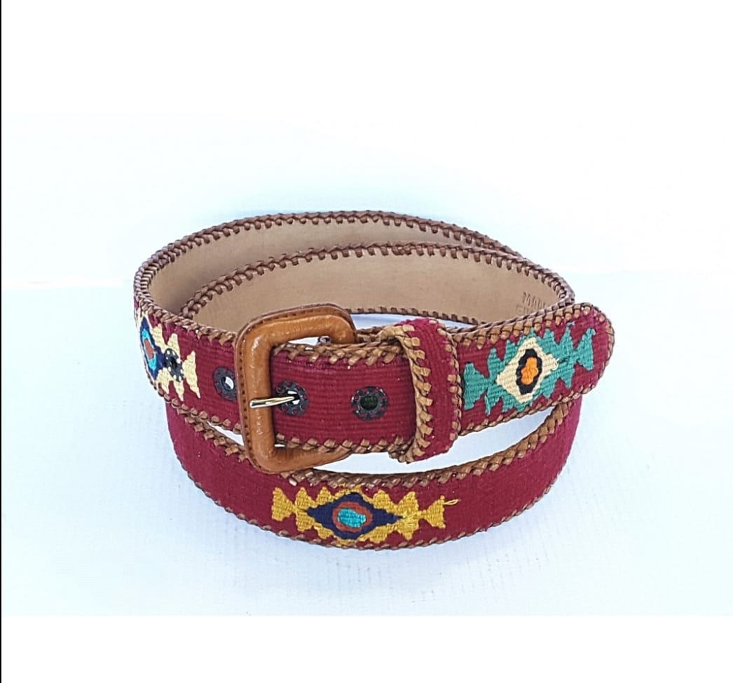 Aporta un toque especial a cualquier conjunto con estos cinturones únicos, creados para acompañar cada paso con estilo y comodidad.