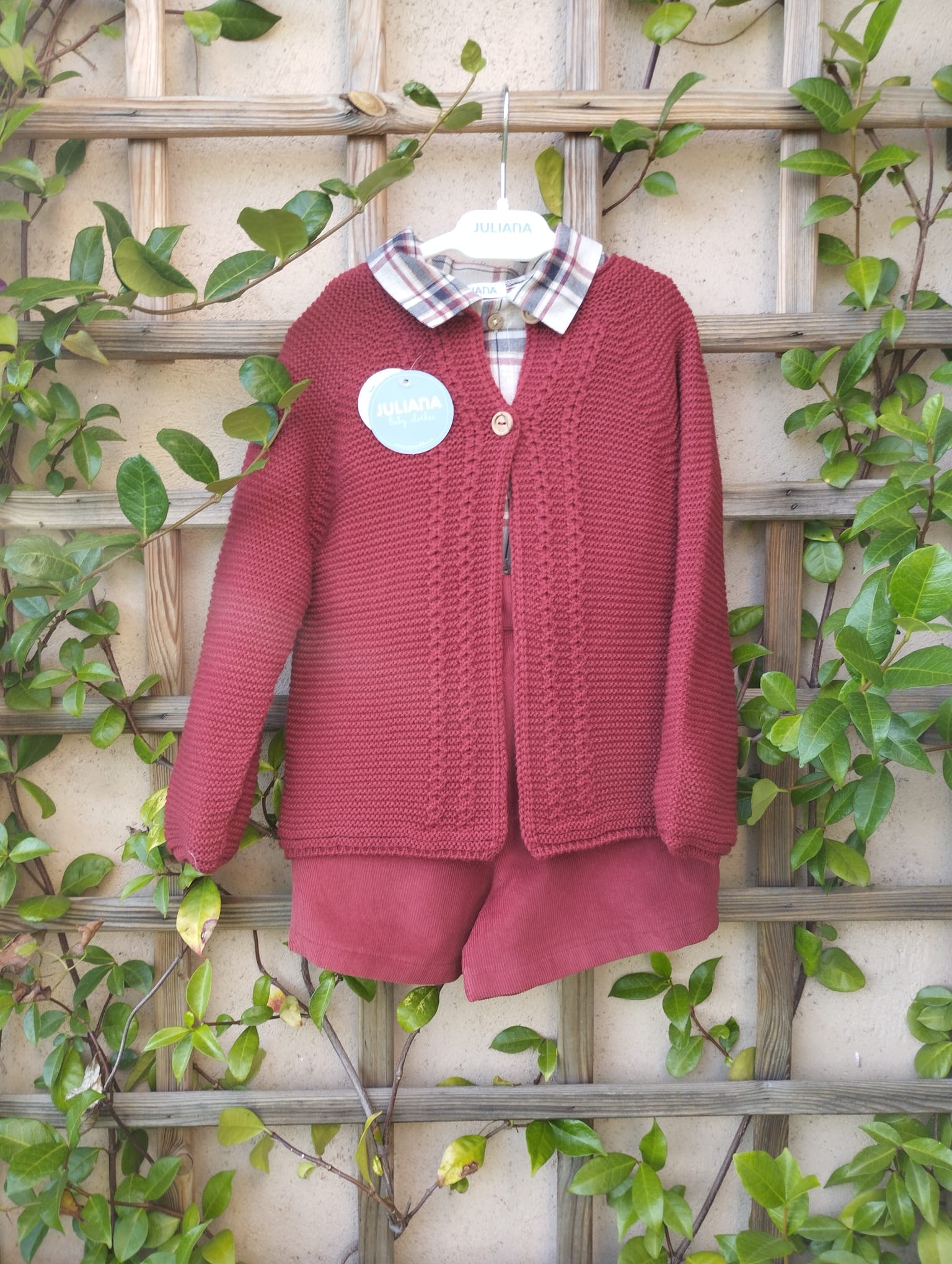 conjunto de 3 piezas chaqueta, camisa y pantalon corto de micropana. el conjunto perfecto para estas Navidades