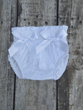 Cubrepañal plumeti en color blanco con punto smock, va forradito en su interior , un básico atemporal ideal en verano como en invierno con unos leotardos.