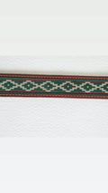 Descubre nuestros exclusivos cinturones elaborados artesanalmente, donde la suavidad del algodón se une a la resistencia y elegancia de la piel.