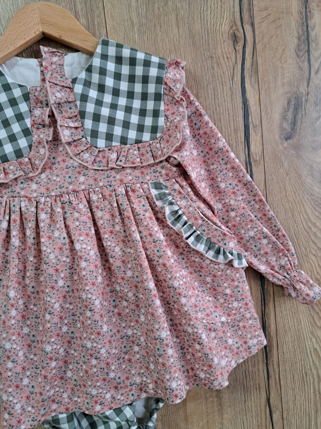 Jesusito con braguita Daisy de boetiekids. 66,95€