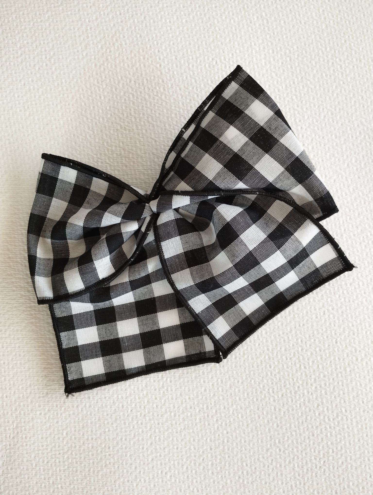 Lazo vichy negro y blanco con pinza para el pelo
