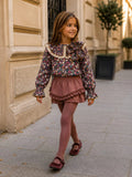 niña con blusa flores Larsy