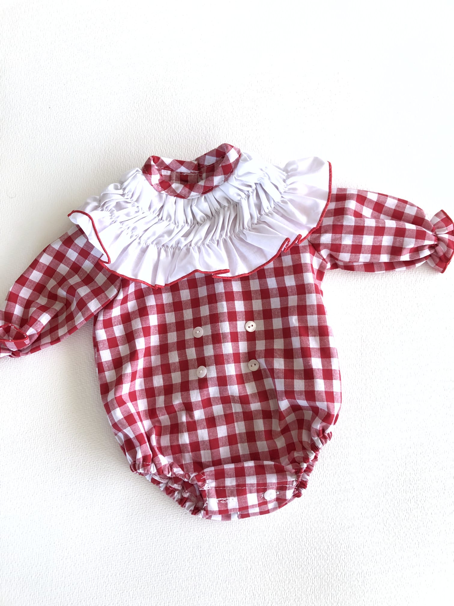 Pelele vichy cuello fruncido rojo y blanco