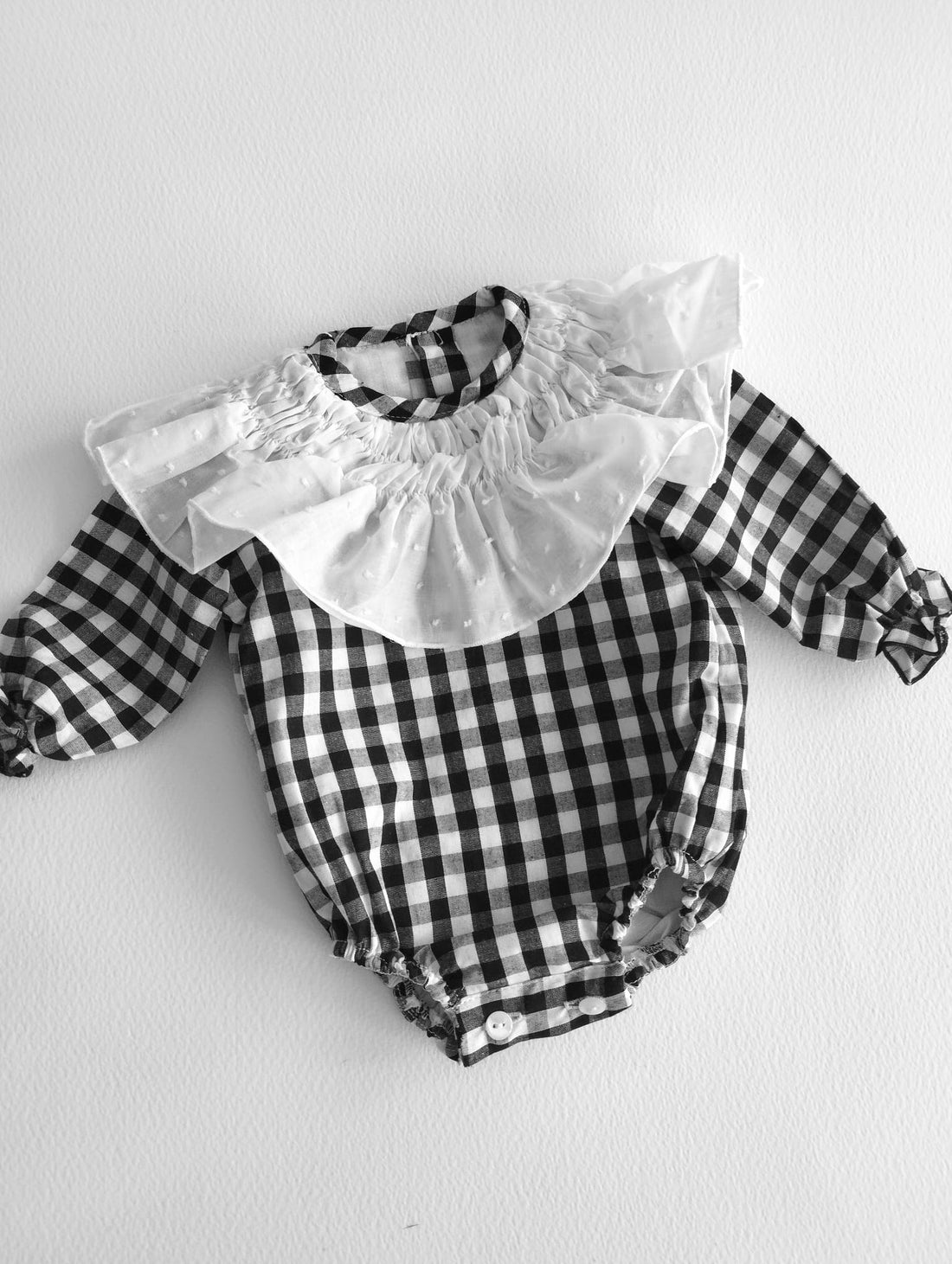 Pelele vichy con cuello fruncido de plumeti