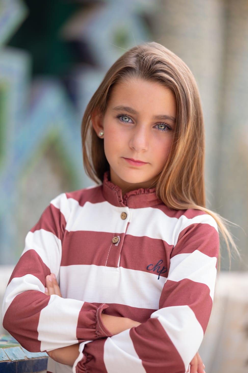 El vestido de rayas de nuestra nueva colección otoño-invierno, es la combinación perfecta de estilo y comodidad. Diseñado para las pequeñas fashionistas, este vestido de rayas elegantes en tonos cálidos,es ideal para los días más frescos. Confeccionado con materiales suaves y ligeros, es perfecto para mantener a las más pequeñas abrigadas sin perder el toque chic.