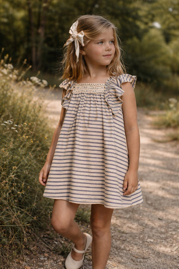 Vestido Cervantes de rayas con puntillas para niña